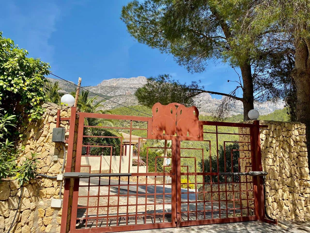 4 bedroom Villa for sale in Callosa d'En Sarria with pool garage - € 595,000 (Ref: 7507292)