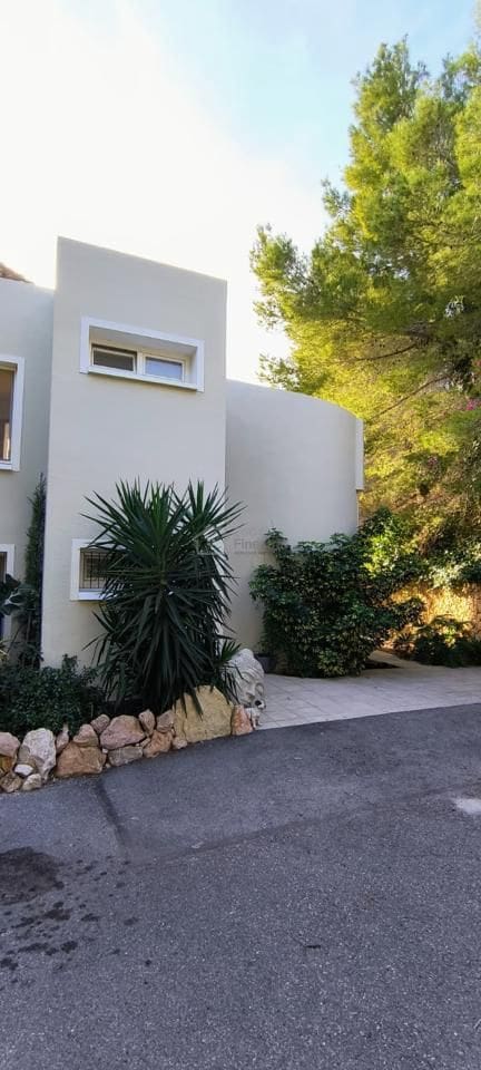 4 soveværelse Villa til salg i Callosa d'En Sarria med swimmingpool - € 525.000 (Ref: 8200305)
