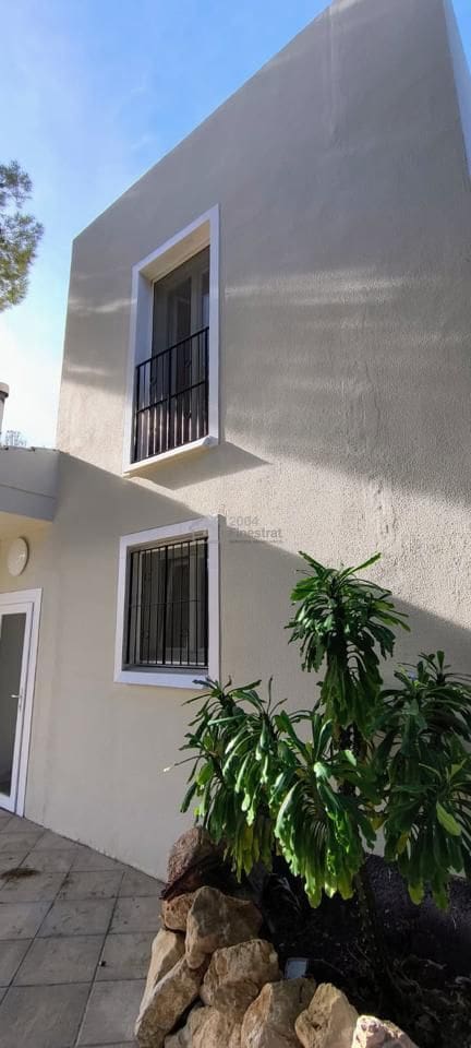 4 soveværelse Villa til salg i Callosa d'En Sarria med swimmingpool - € 525.000 (Ref: 8200305)