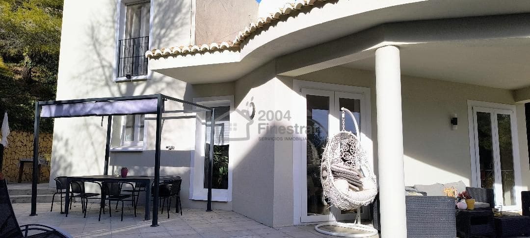 4 soveværelse Villa til salg i Callosa d'En Sarria med swimmingpool - € 525.000 (Ref: 8200305)