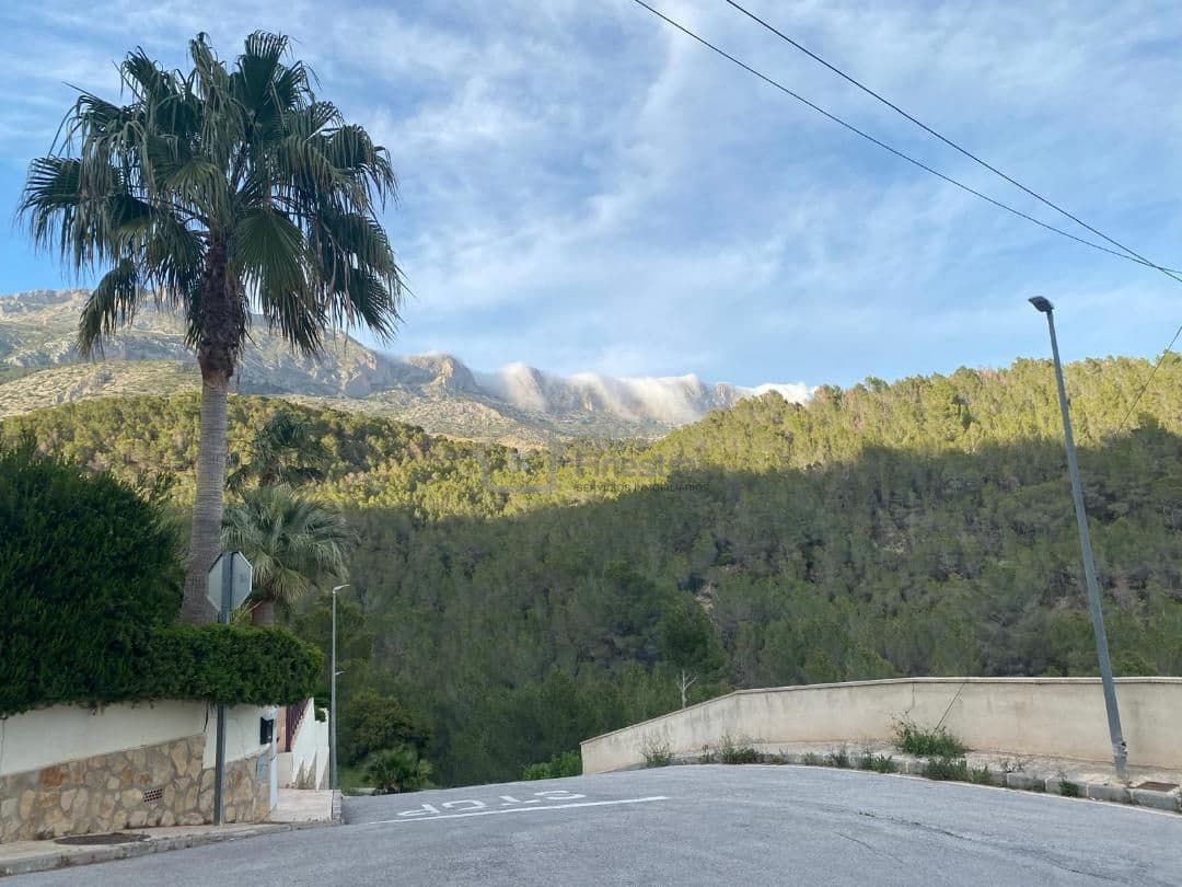 4 soveværelse Villa til salg i Callosa d'En Sarria med swimmingpool - € 525.000 (Ref: 8200305)