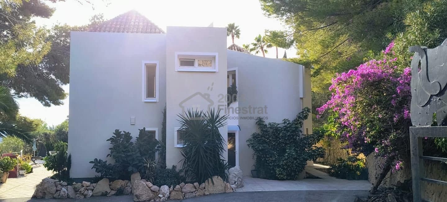 4 soveværelse Villa til salg i Callosa d'En Sarria med swimmingpool - € 525.000 (Ref: 8200305)