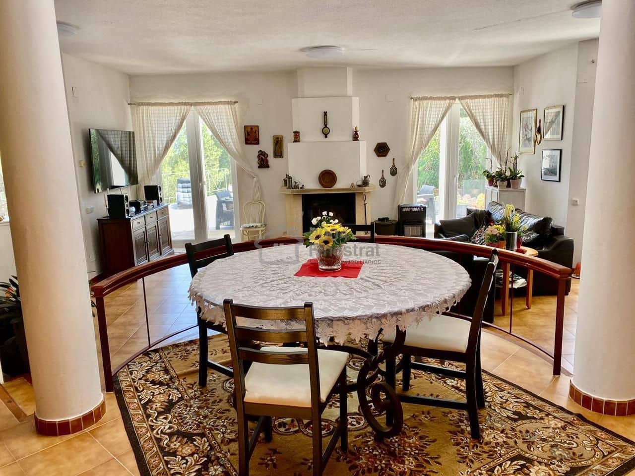 4 soveværelse Villa til salg i Callosa d'En Sarria med swimmingpool - € 525.000 (Ref: 8200305)