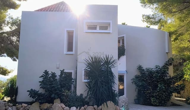 4 soveværelse Villa til salg i Callosa d'En Sarrià med swimmingpool - € 525.000 (Ref: 8200305)