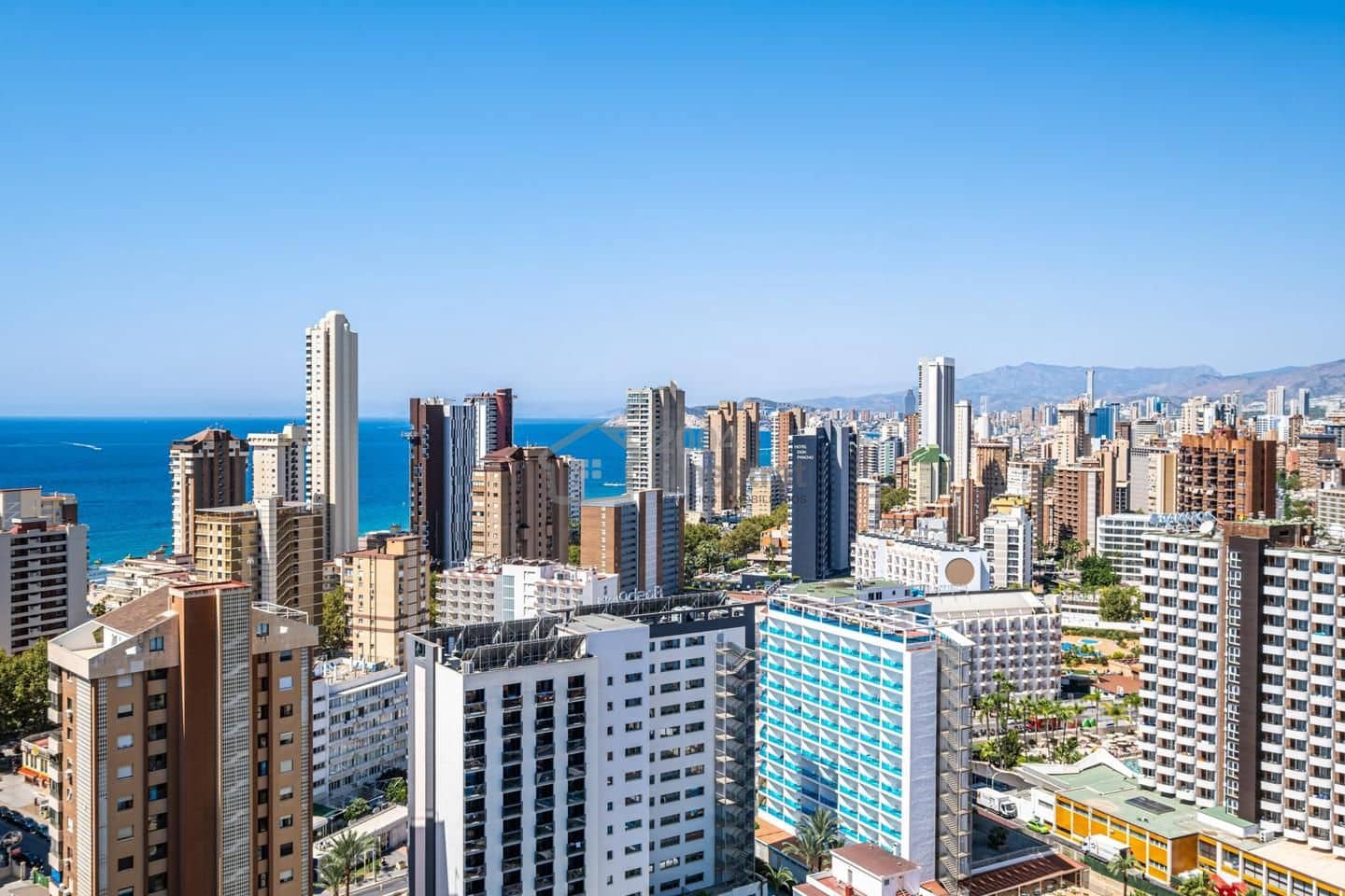 1 soveværelse Lejlighed til salg i Benidorm med swimmingpool garage - € 183.000 (Ref: 8776725)