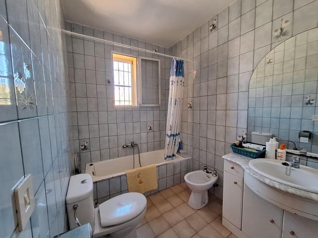 6 bedroom Villa for sale in El Secanet - Hacienda del Sol, La Villajoyosa / Vila Joiosa with pool - € 308,500 (Ref: 8835502)