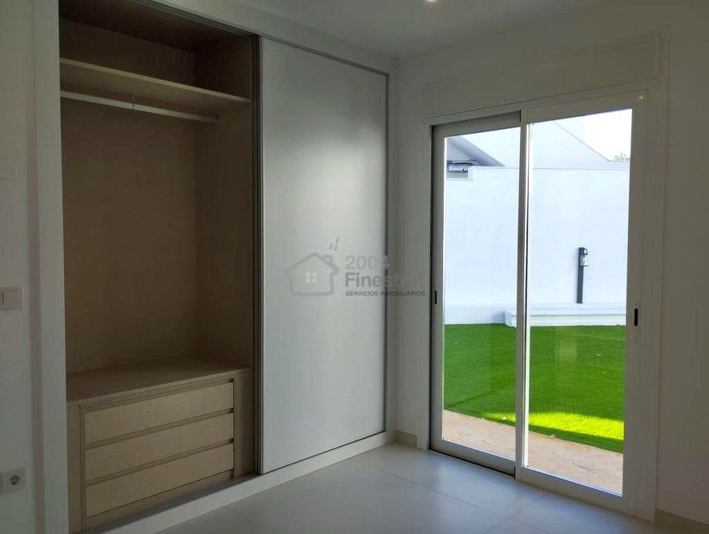 3 bedroom Villa for sale in Polop with pool garage - € 736,000 (Ref: 8992391)