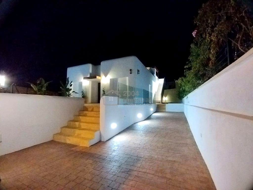 3 bedroom Villa for sale in Polop with pool garage - € 736,000 (Ref: 8992391)