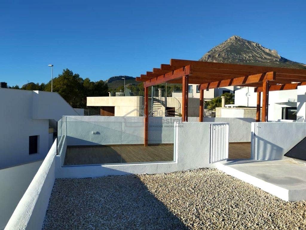 3 bedroom Villa for sale in Polop with pool garage - € 736,000 (Ref: 8992391)