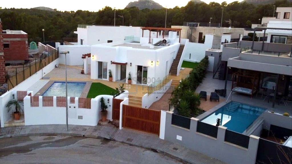 3 bedroom Villa for sale in Polop with pool garage - € 736,000 (Ref: 8992391)