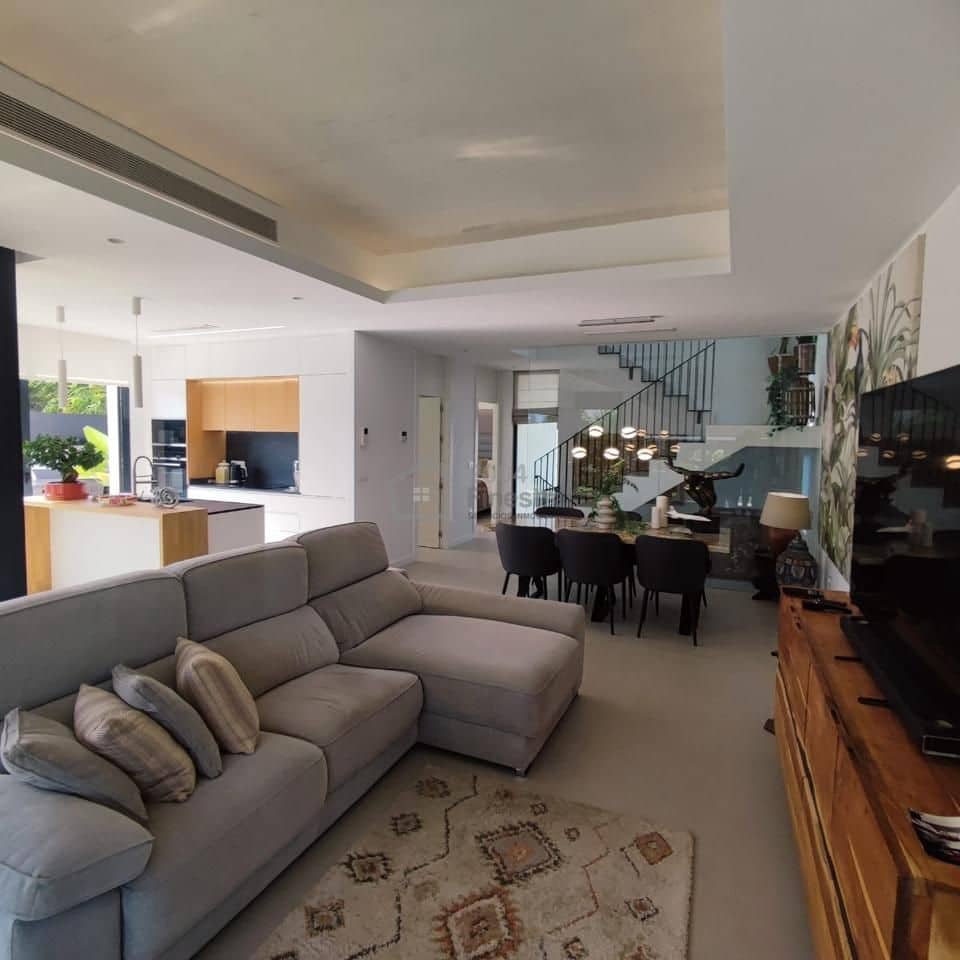 3 bedroom Villa for sale in Finestrat with pool garage - € 825,000 (Ref: 9348691)