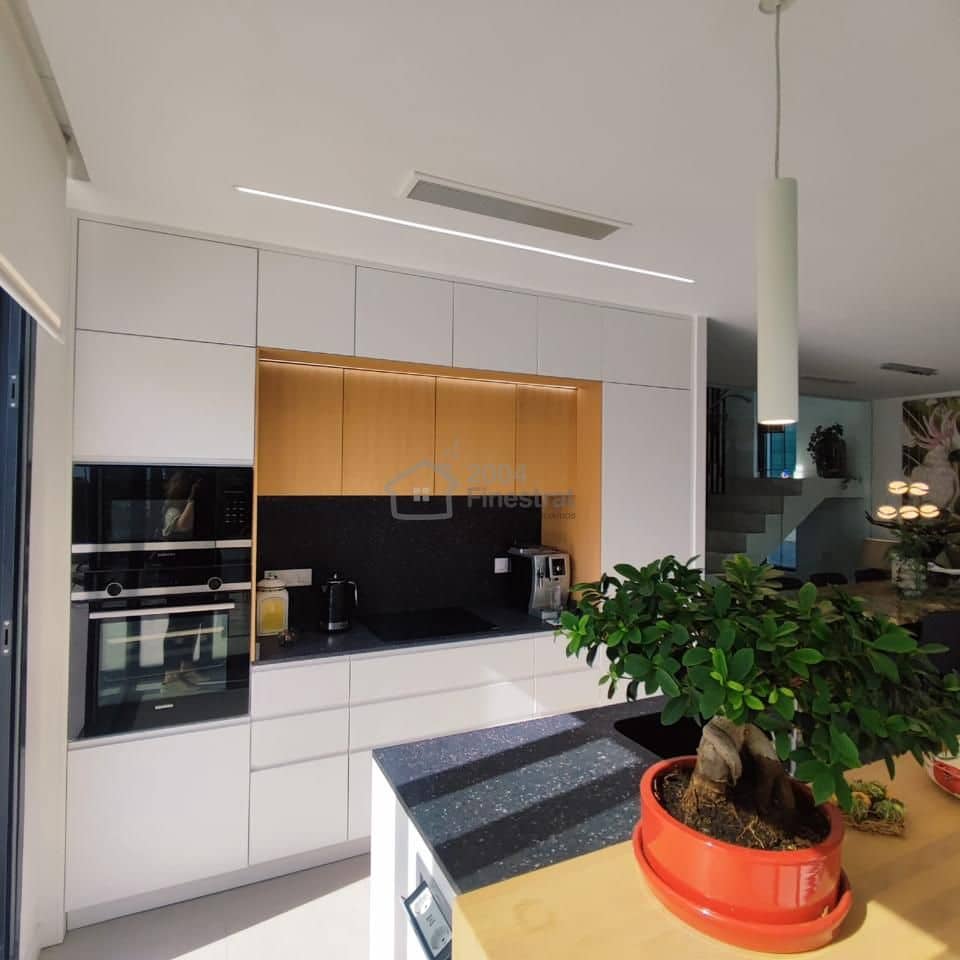 3 bedroom Villa for sale in Finestrat with pool garage - € 825,000 (Ref: 9348691)