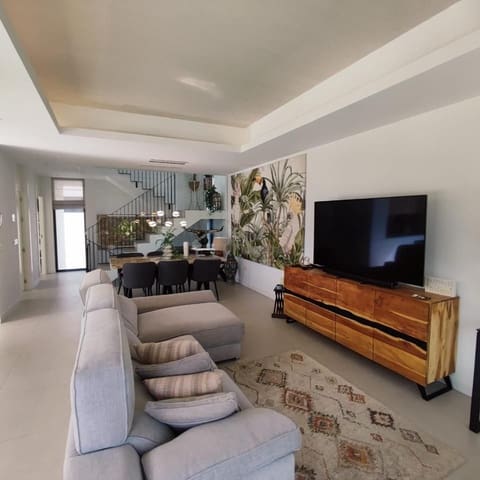 3 bedroom Villa for sale in Balcón de Finestrat - Terra Marina, Finestrat with pool garage - € 825,000 (Ref: 9348691)