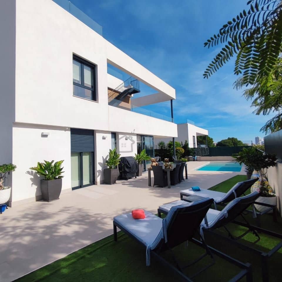 3 bedroom Villa for sale in Finestrat with pool garage - € 825,000 (Ref: 9348691)