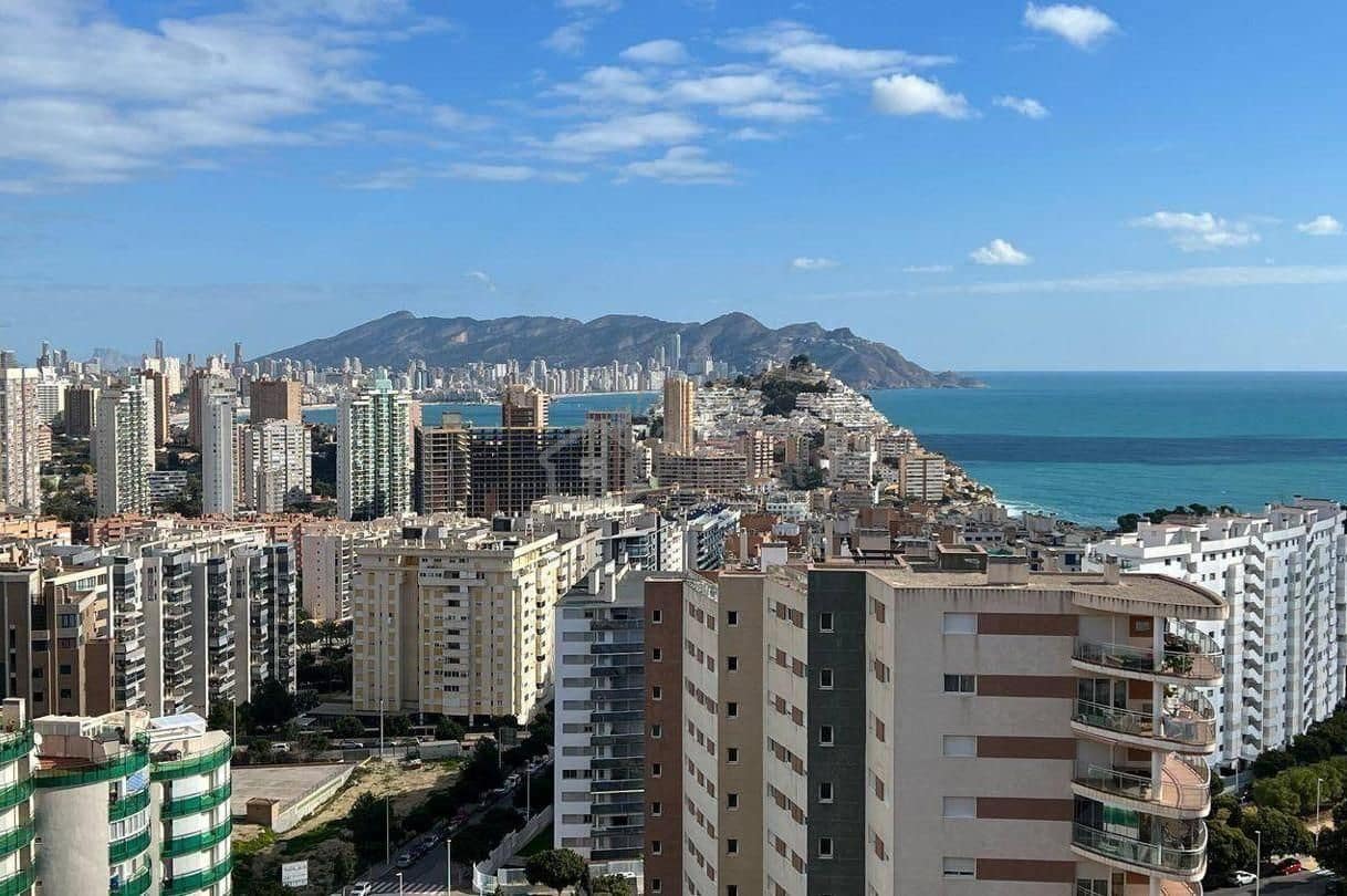 2 bedroom Flat for sale in Benidorm with pool garage - € 325,000 (Ref: 9352842)