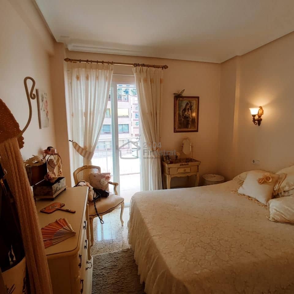 2 bedroom Flat for sale in Benidorm with garage - € 262,500 (Ref: 9363228)