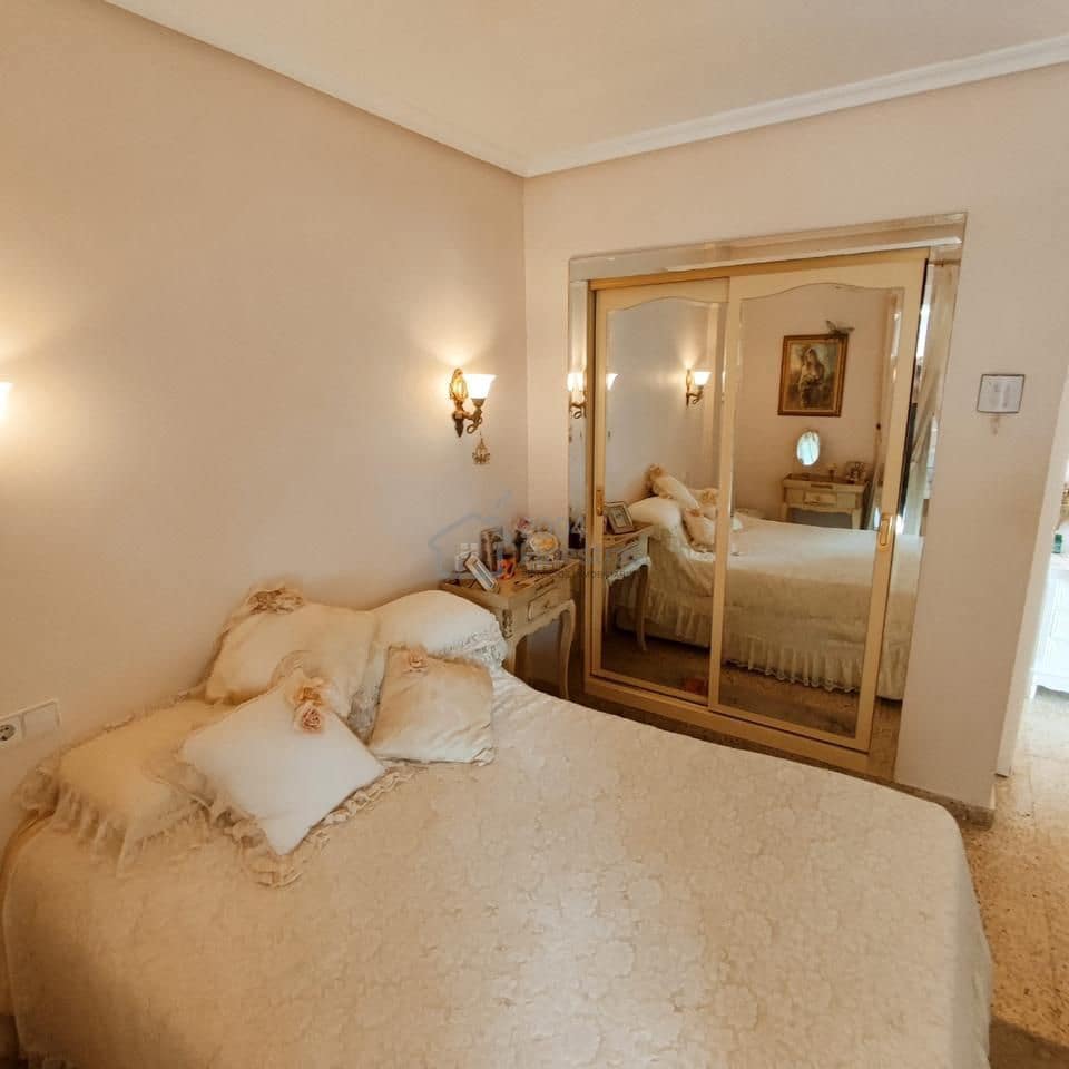 2 bedroom Flat for sale in Benidorm with garage - € 262,500 (Ref: 9363228)