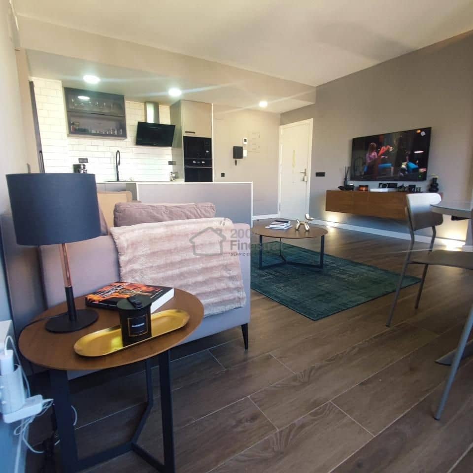 2 soveværelse Lejlighed til salg i Alicante by med swimmingpool garage - € 342.000 (Ref: 9395343)