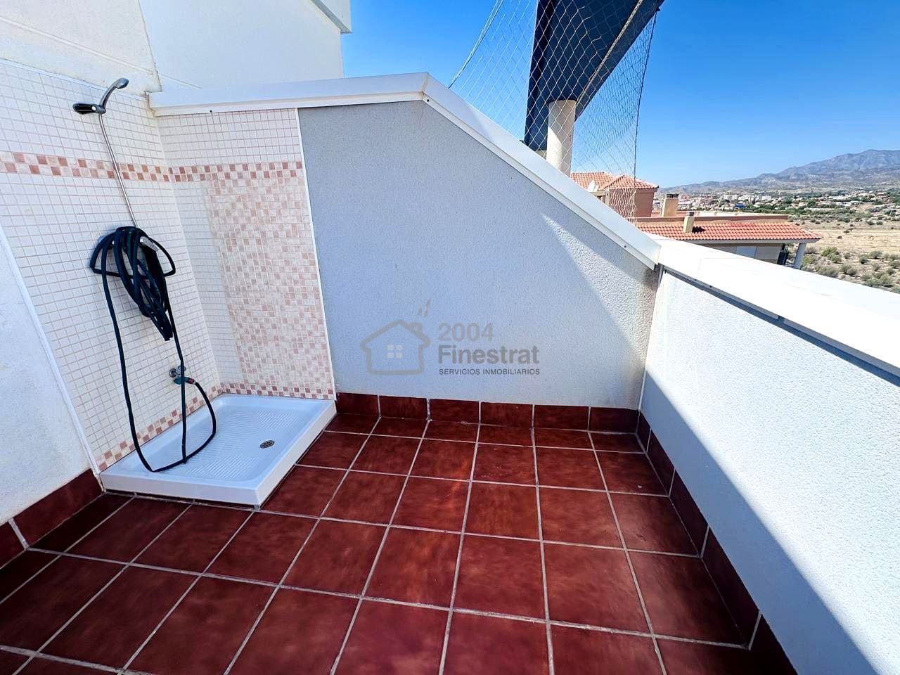 2 makuuhuone Asunto myytävänä paikassa La Villajoyosa / Vila Joiosa mukana uima-altaan 
autotalli - 348 000 € (Ref: 9432097)