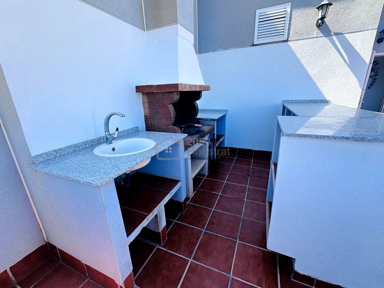 2 makuuhuone Asunto myytävänä paikassa La Villajoyosa / Vila Joiosa mukana uima-altaan 
autotalli - 348 000 € (Ref: 9432097)