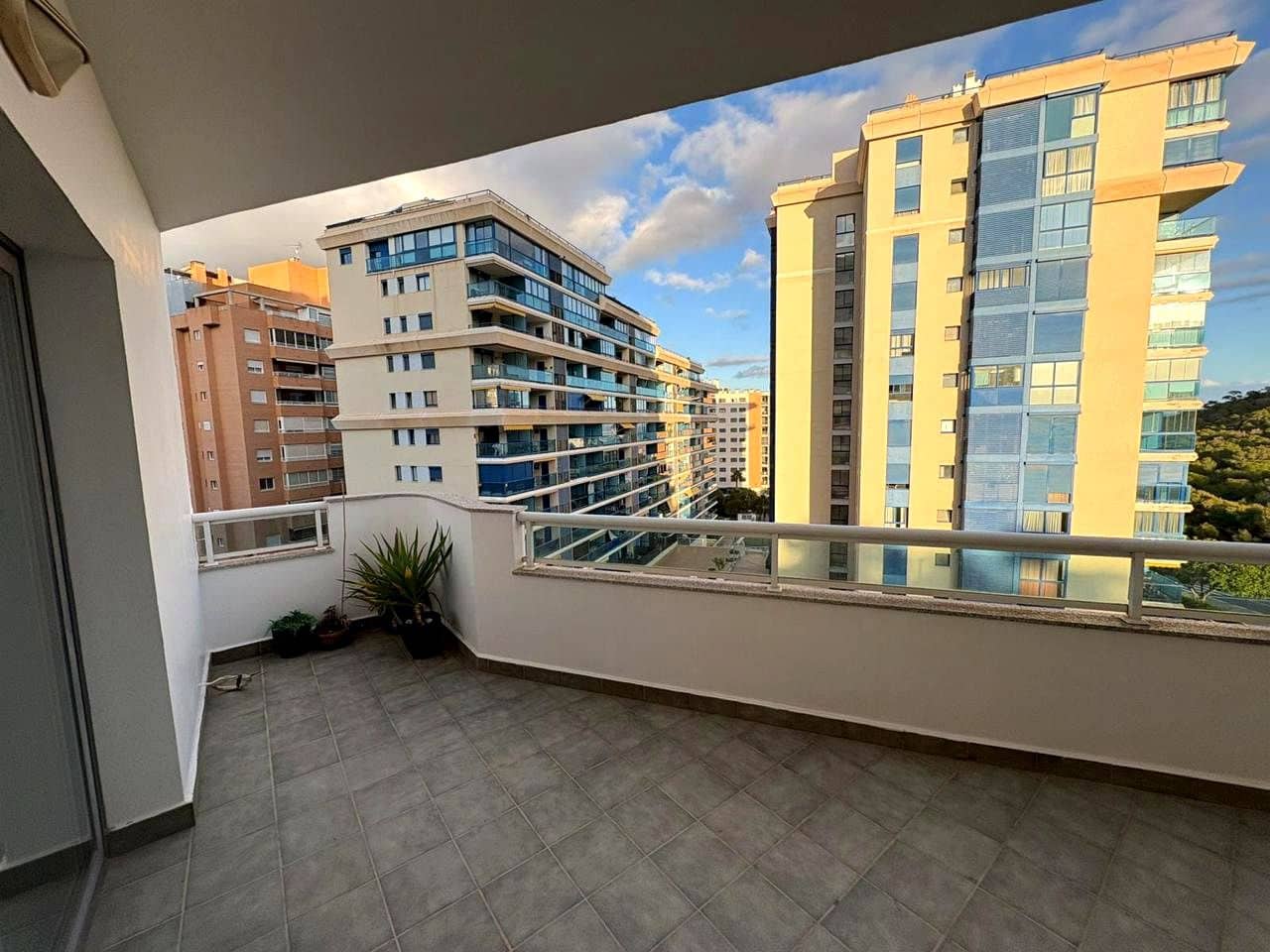 Appartement de 2 chambres à louer à La Villajoyosa / Vila Joiosa avec garage - 1 200 € (Ref: 9445444)