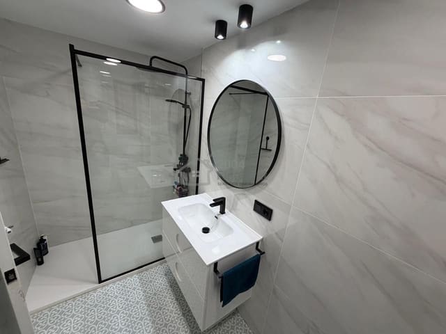 1 sovrum Lägenhet till salu i Benidorm med pool - 215 000 € (Ref: 9497922)