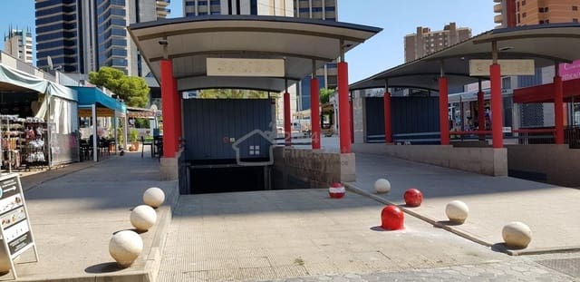 Garagem para arrendar em Playa Poniente, Benidorm - 120 € (Ref: 9511188)