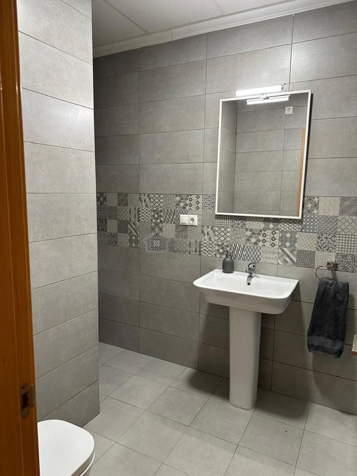 2 quarto Apartamento para arrendar em Alicante cidade - 1 200 € (Ref: 9517915)