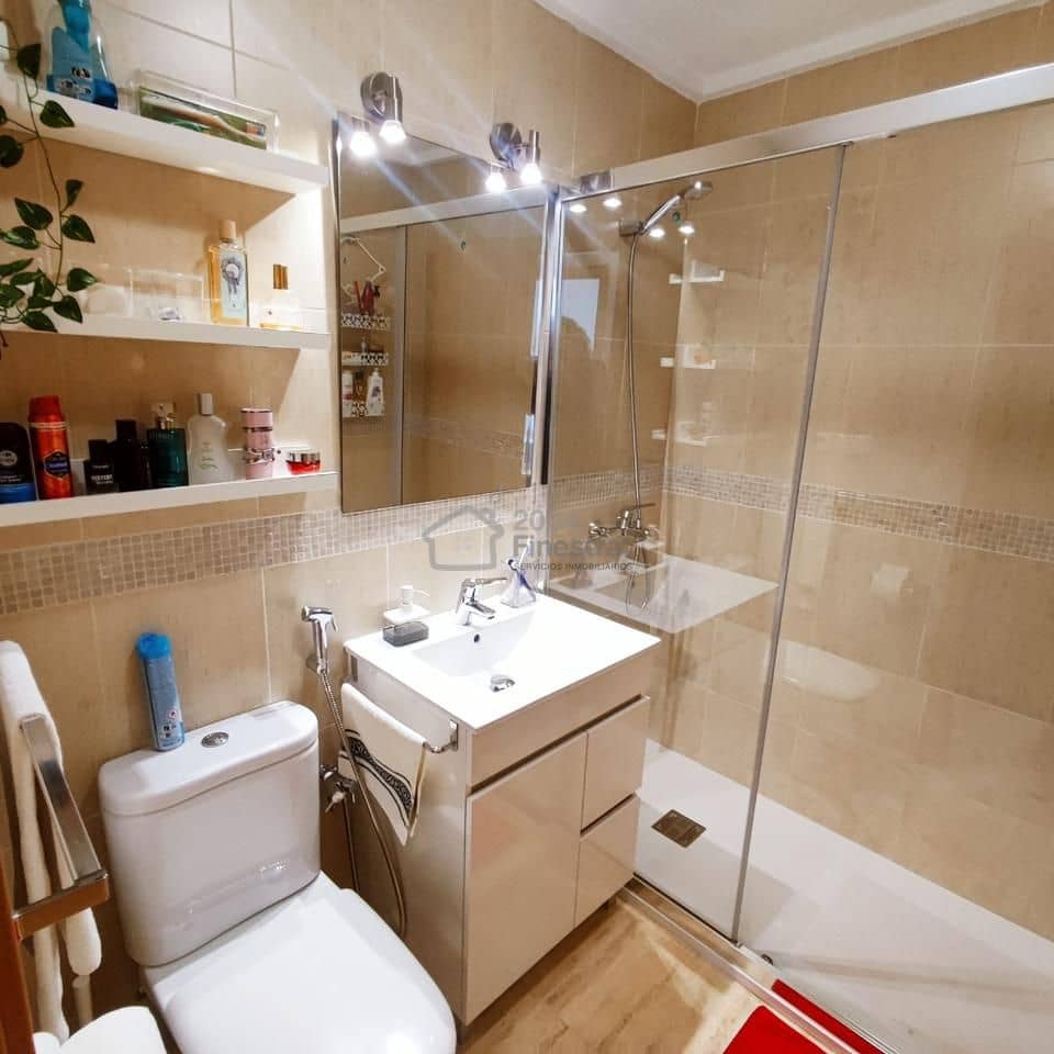 2 soveværelse Lejlighed til salg i Benidorm med swimmingpool garage - € 255.000 (Ref: 9542685)