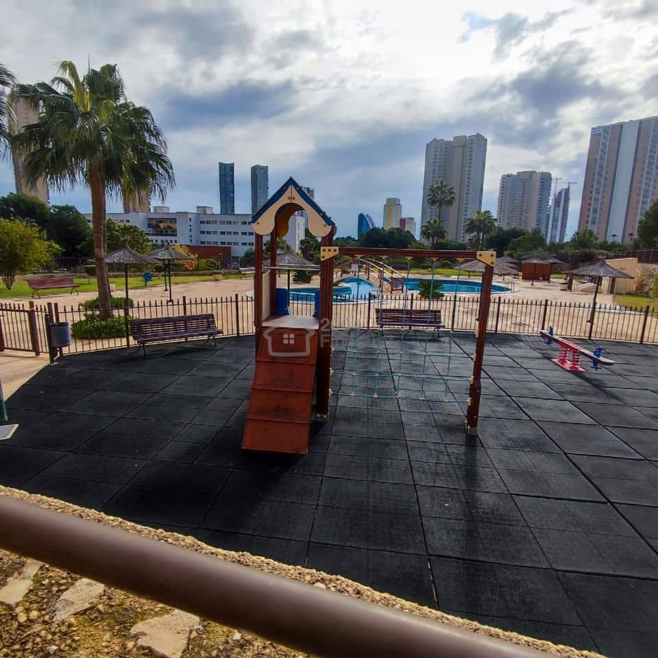 2 soveværelse Lejlighed til salg i Benidorm med swimmingpool garage - € 255.000 (Ref: 9542685)