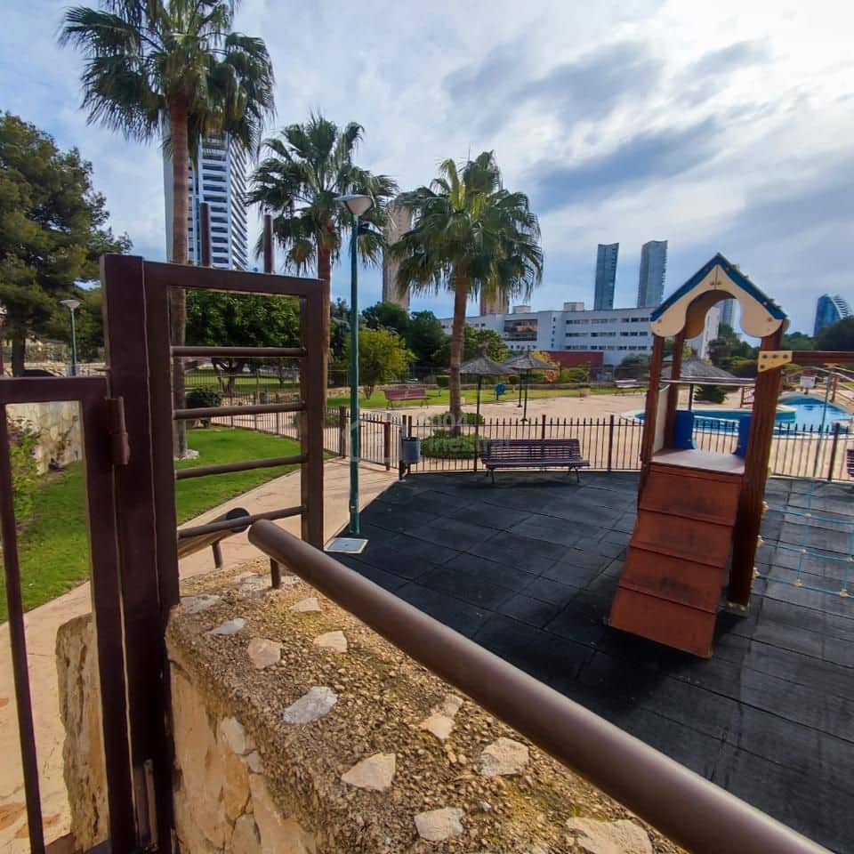 2 soveværelse Lejlighed til salg i Benidorm med swimmingpool garage - € 255.000 (Ref: 9542685)