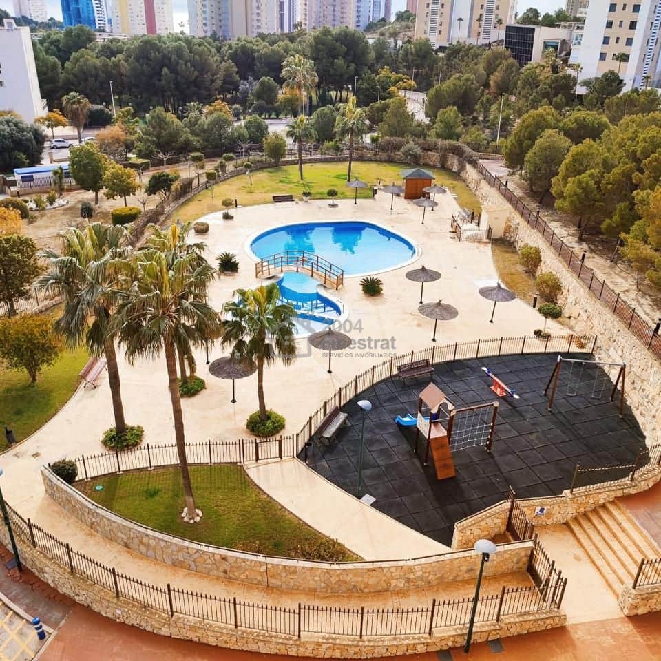 2 soveværelse Lejlighed til salg i Benidorm med swimmingpool garage - € 255.000 (Ref: 9542685)