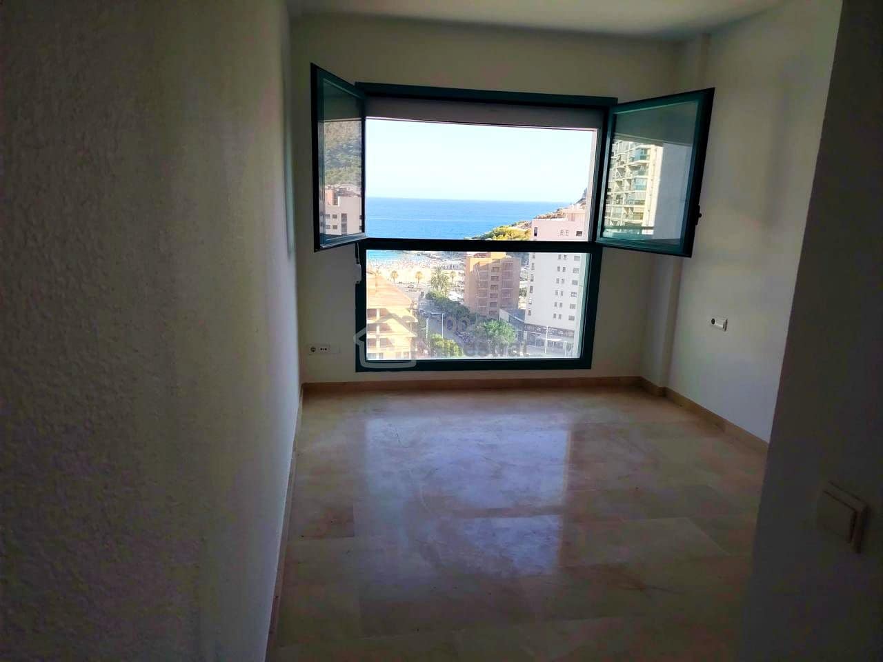 2 bedroom Flat for sale in Benidorm with garage - € 275,000 (Ref: 9626904)