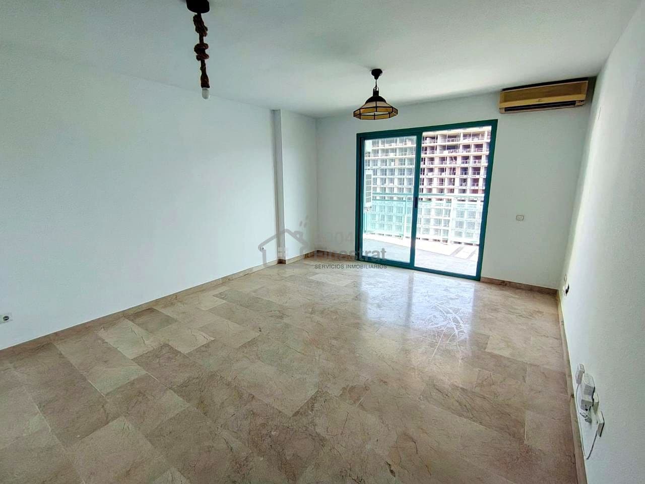 2 bedroom Flat for sale in Benidorm with garage - € 275,000 (Ref: 9626904)