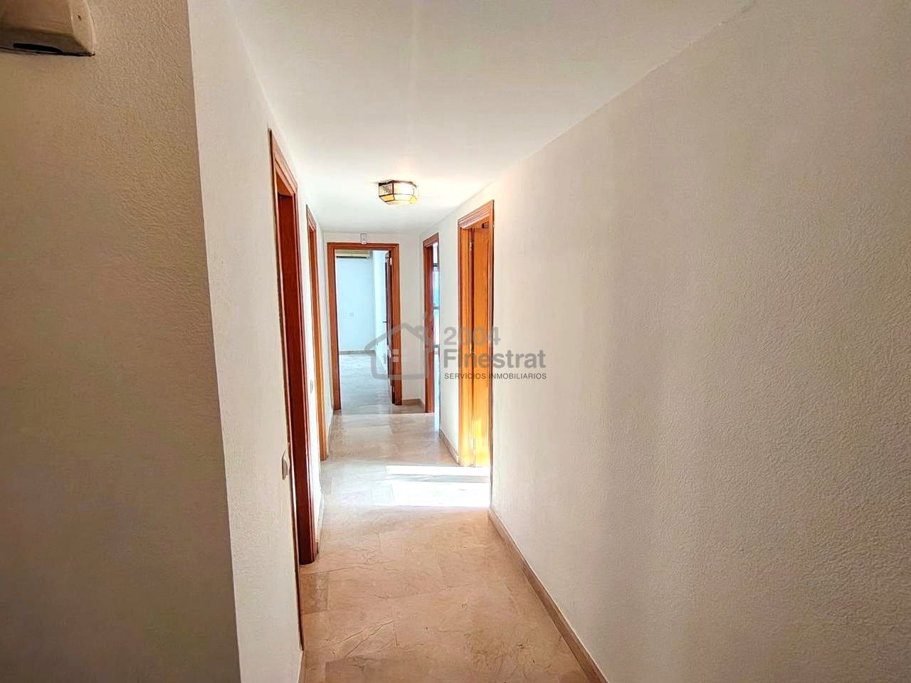 2 bedroom Flat for sale in Benidorm with garage - € 275,000 (Ref: 9626904)