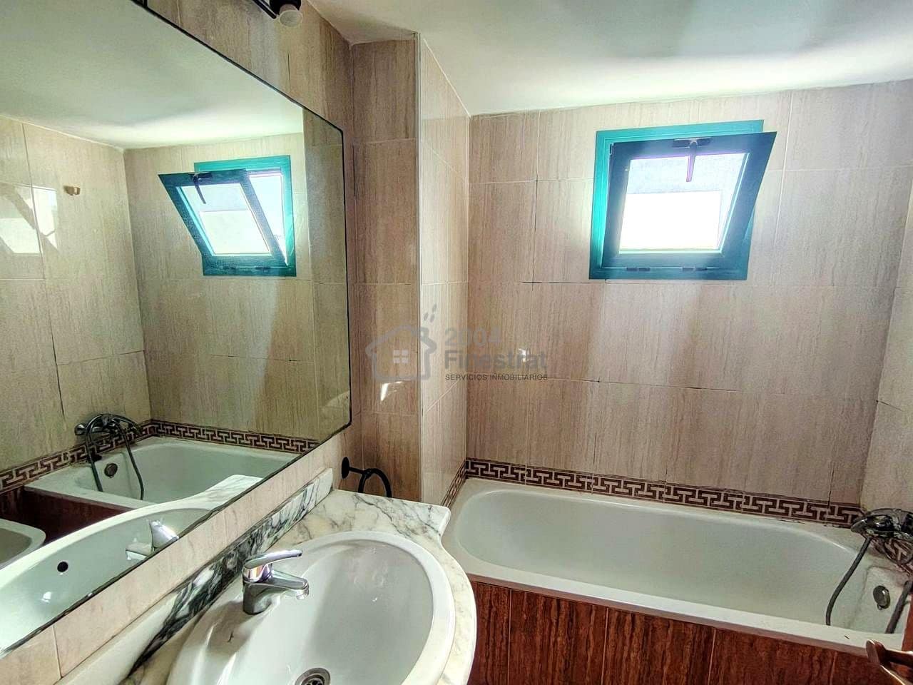 2 bedroom Flat for sale in Benidorm with garage - € 275,000 (Ref: 9626904)
