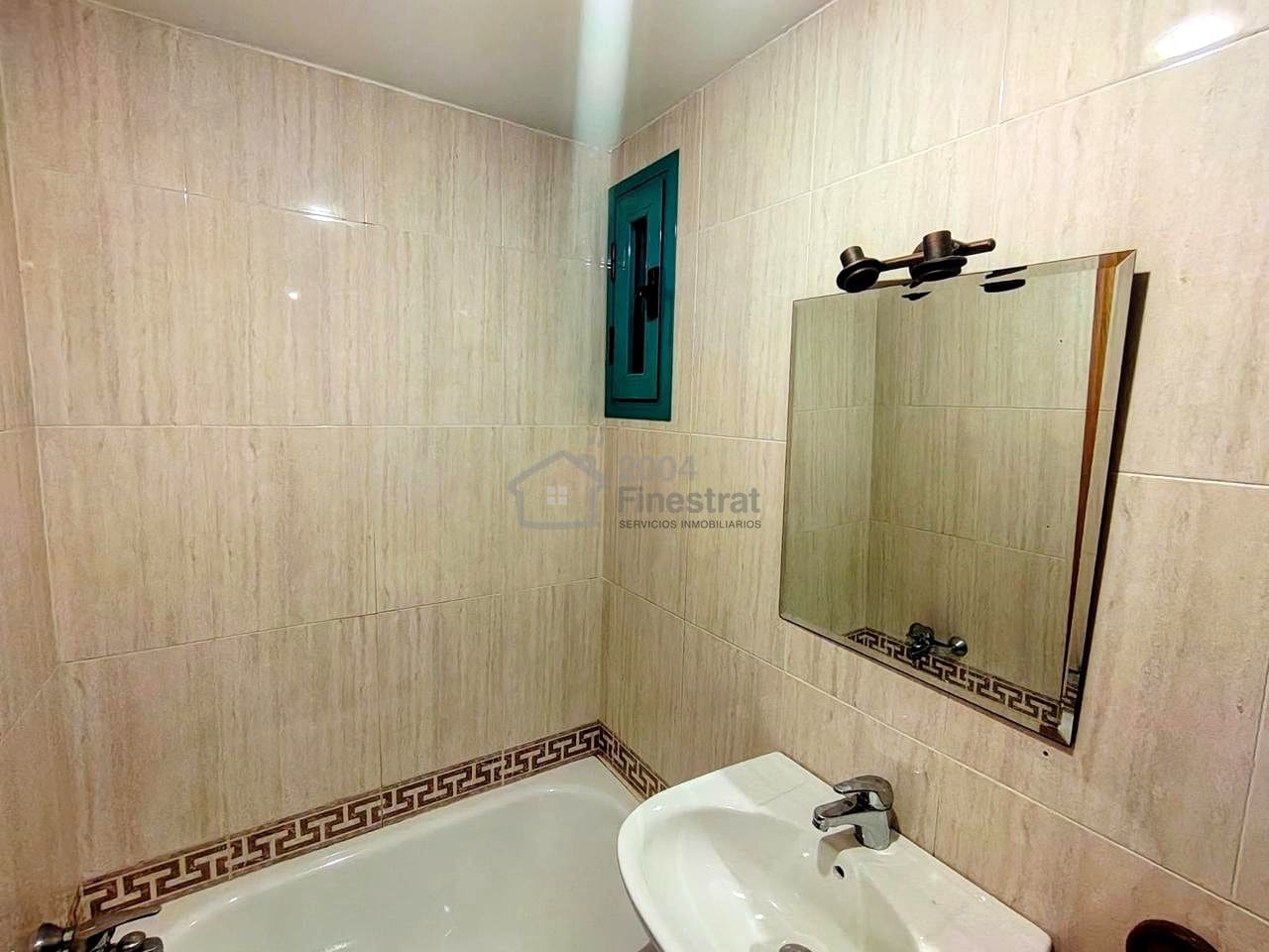 2 bedroom Flat for sale in Benidorm with garage - € 275,000 (Ref: 9626904)