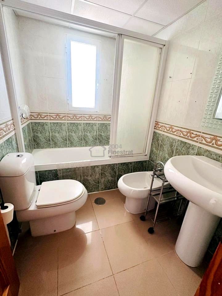 Appartement de 3 chambres à louer à Benidorm avec garage - 1 350 € (Ref: 9632800)