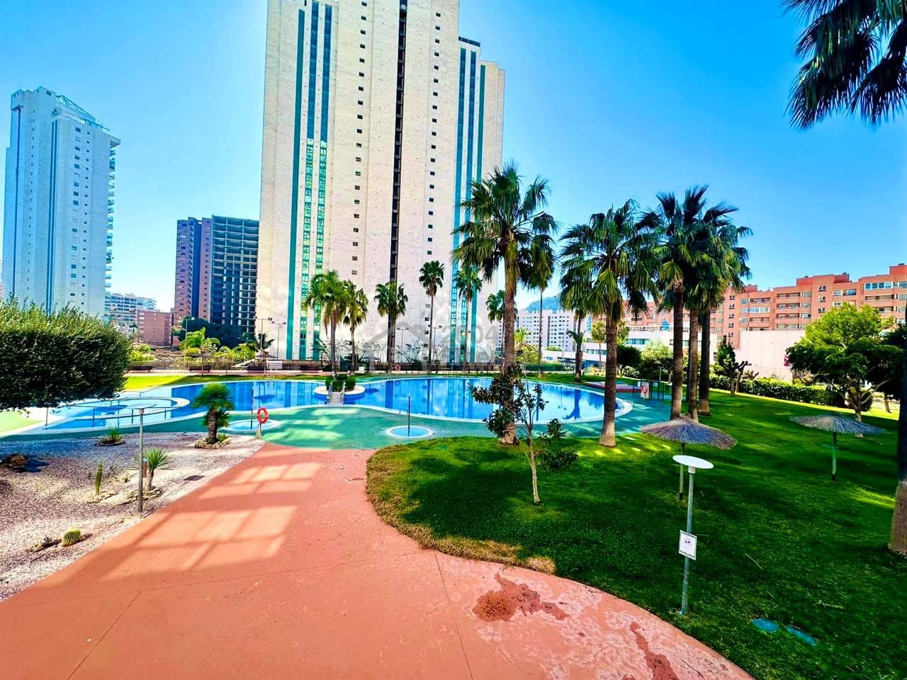 Appartement de 3 chambres à louer à Benidorm avec garage - 1 350 € (Ref: 9632800)