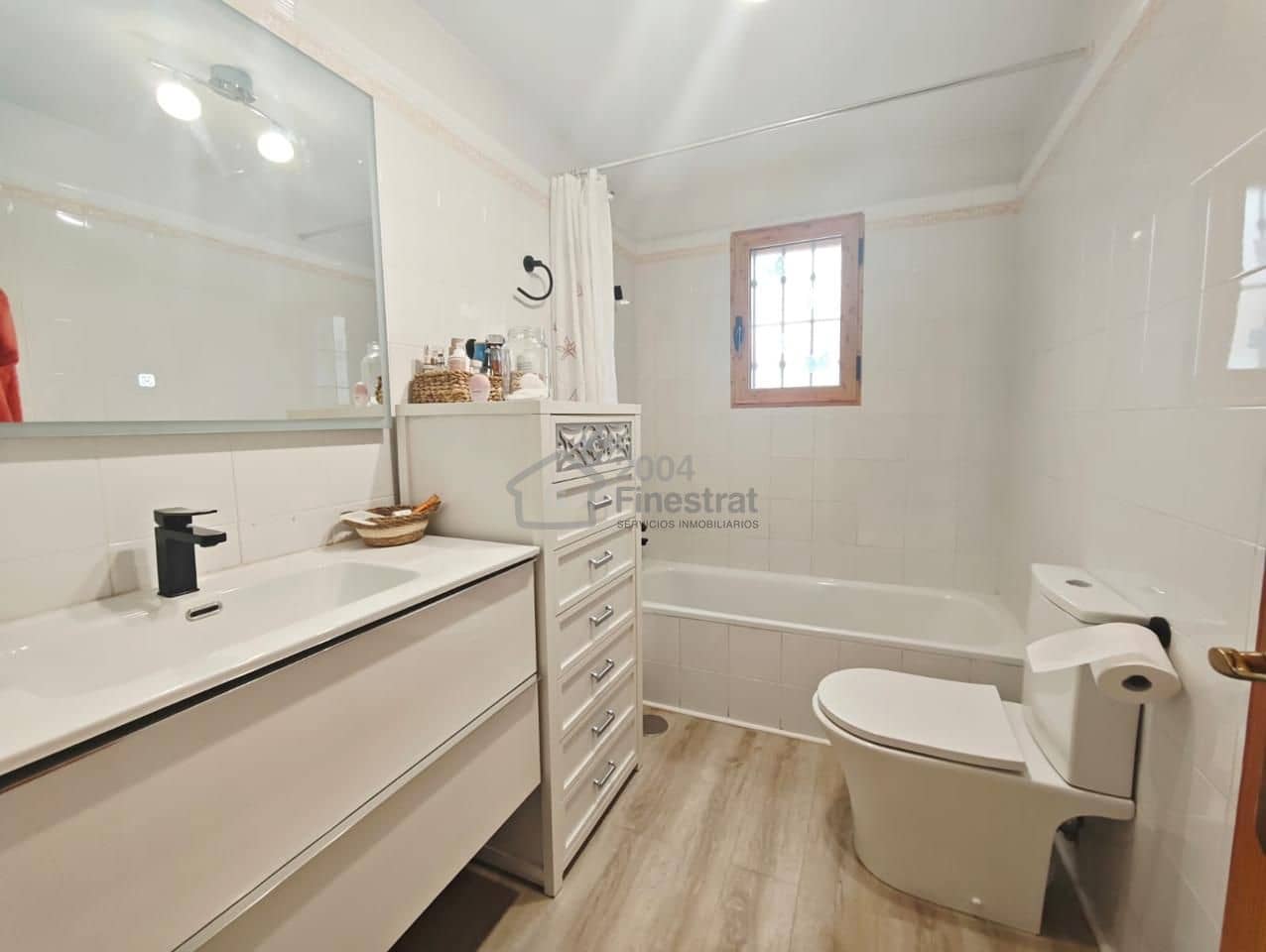 4 bedroom Villa for sale in La Nucia with garage - € 280,000 (Ref: 9733929)