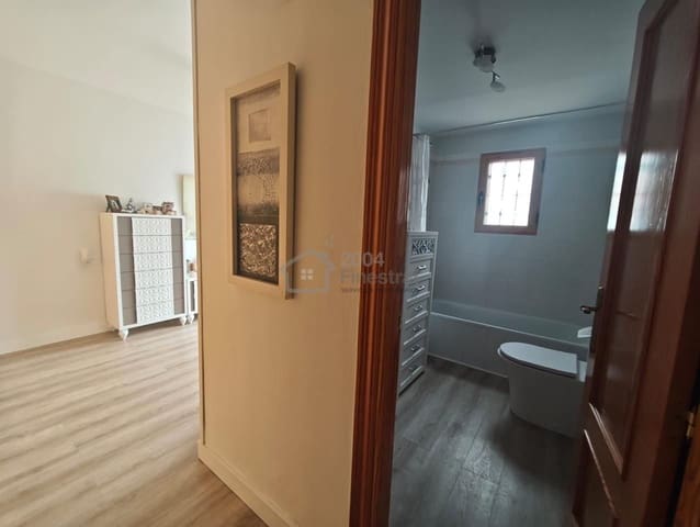 4 soverom Villa til salgs i La Nucia Pueblo  , La Nucia med garasje - € 280 000 (Ref: 9733929)