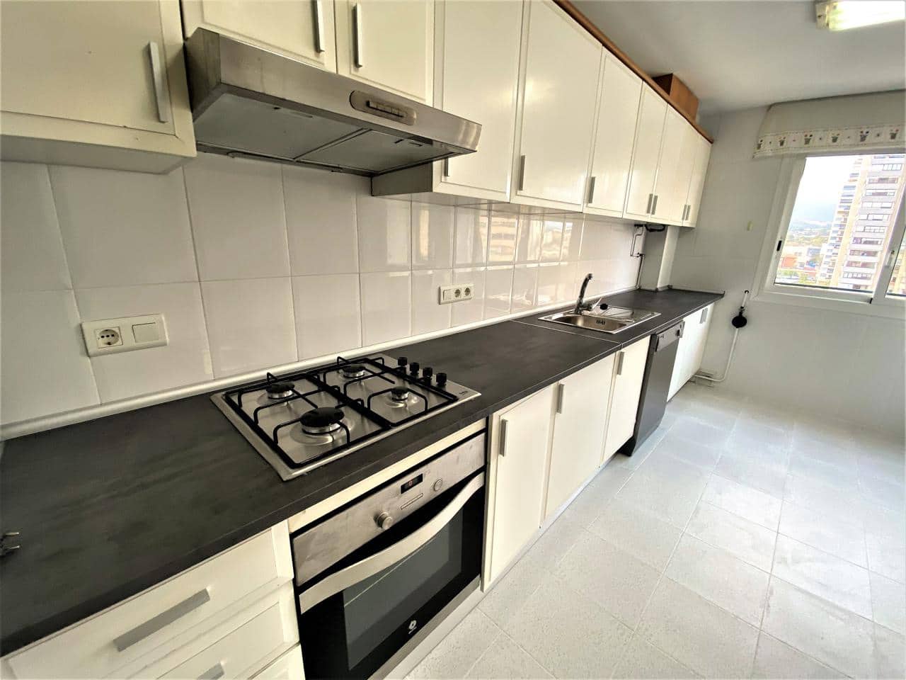 3 sypialnia Mieszkanie do wynajęcia w Benidorm z basenem garażem - 1 375 € (Ref: 9830299)