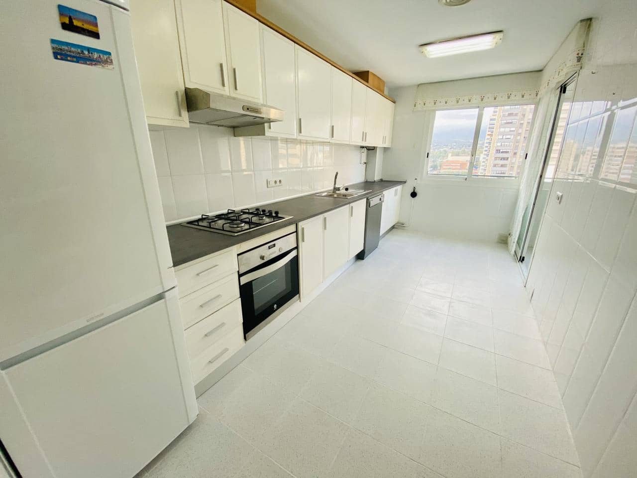 3 sypialnia Mieszkanie do wynajęcia w Benidorm z basenem garażem - 1 375 € (Ref: 9830299)