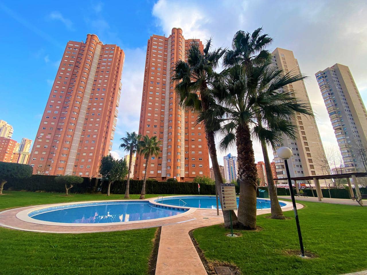 3 sypialnia Mieszkanie do wynajęcia w Benidorm z basenem garażem - 1 375 € (Ref: 9830299)