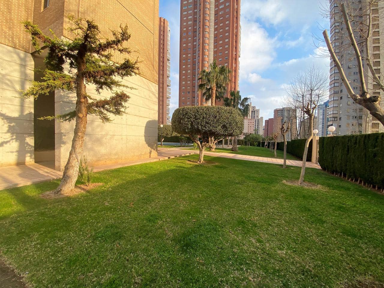3 sypialnia Mieszkanie do wynajęcia w Benidorm z basenem garażem - 1 375 € (Ref: 9830299)