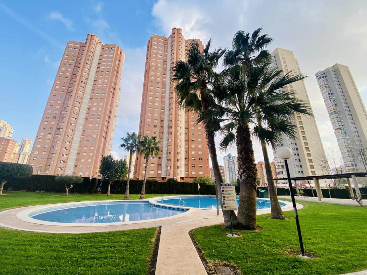 3 sypialnia Mieszkanie do wynajęcia w Benidorm z basenem garażem - 1 375 € (Ref: 9830299)