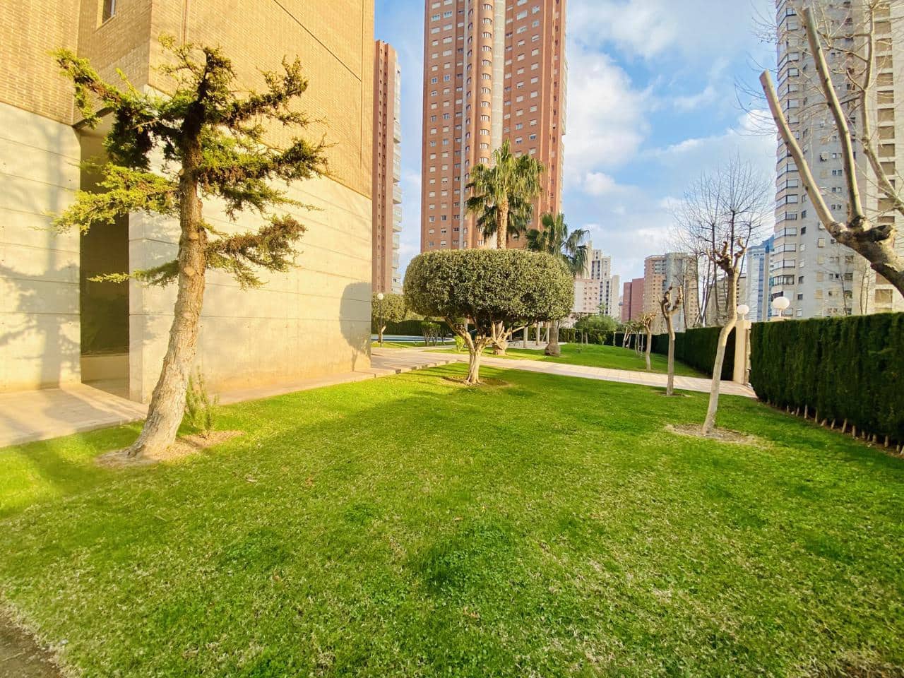 3 sypialnia Mieszkanie do wynajęcia w Benidorm z basenem garażem - 1 375 € (Ref: 9830299)