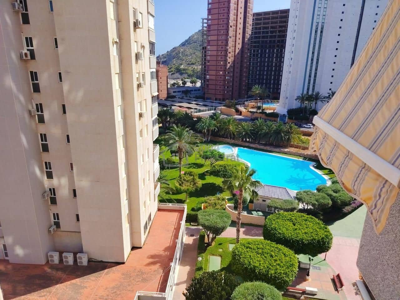 2 bedroom Flat for sale in Benidorm with pool garage - € 268,000 (Ref: 9879891)
