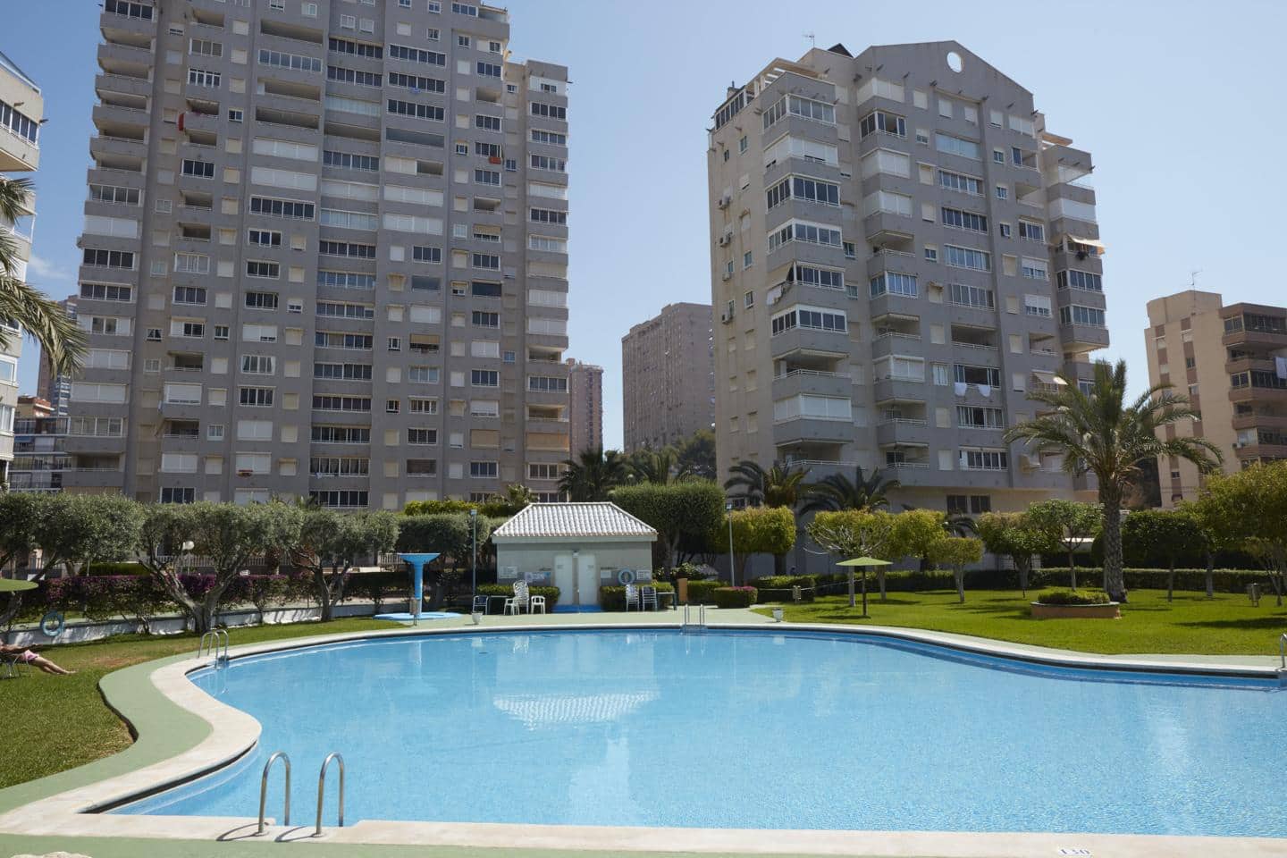 2 bedroom Flat for sale in Benidorm with pool garage - € 268,000 (Ref: 9879891)