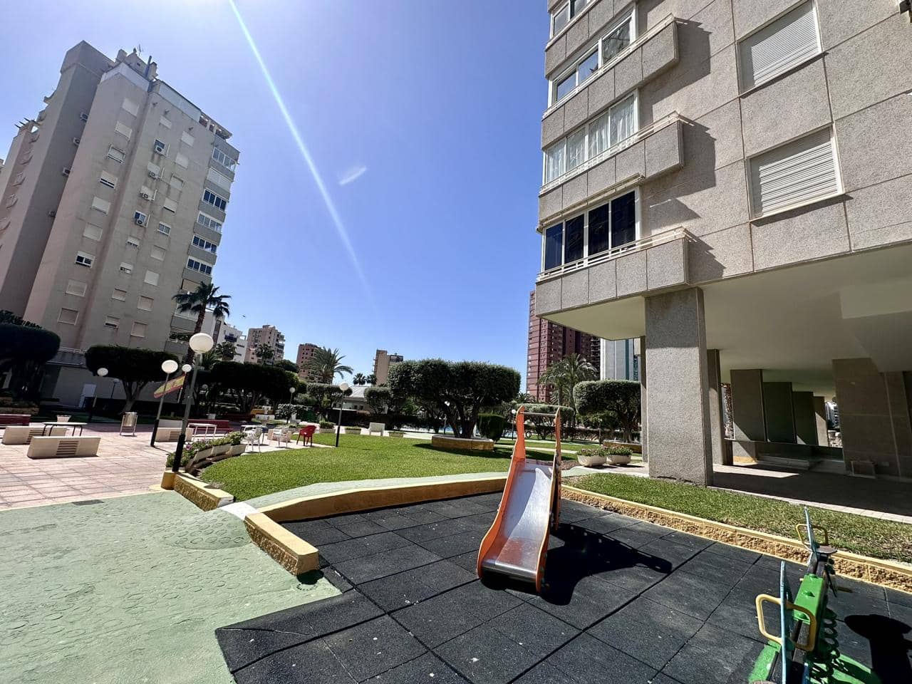 2 bedroom Flat for sale in Benidorm with pool garage - € 268,000 (Ref: 9879891)
